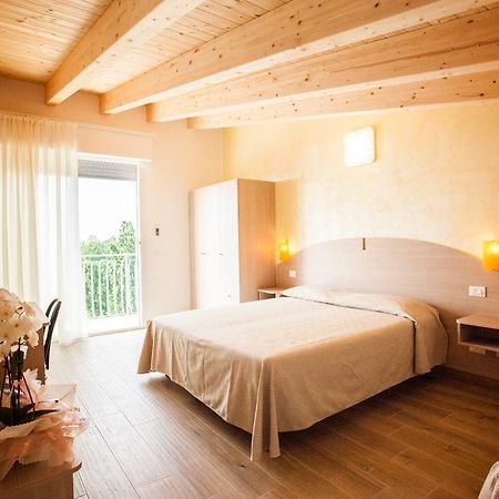 Albergo Paris ソットマリーナ エクステリア 写真