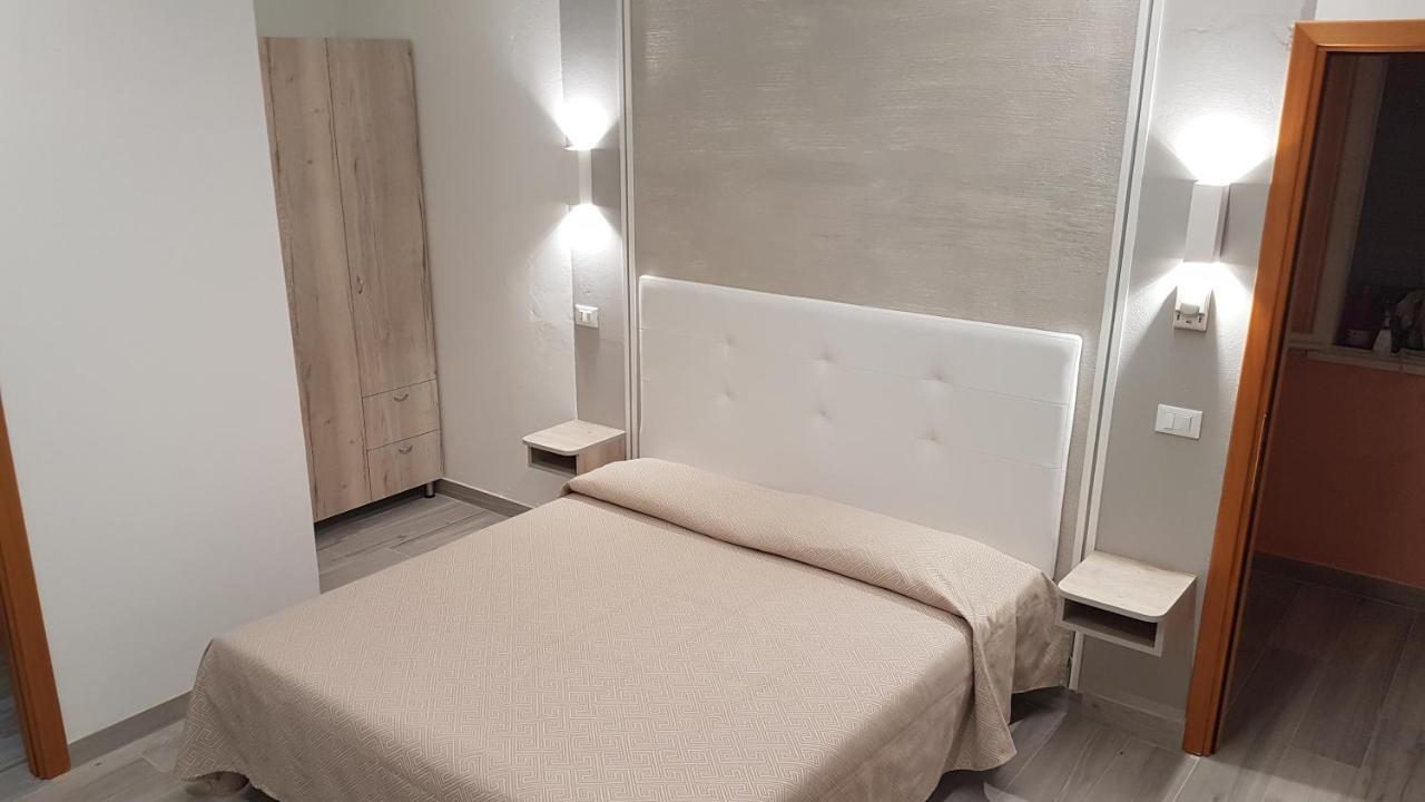 Albergo Paris ソットマリーナ エクステリア 写真
