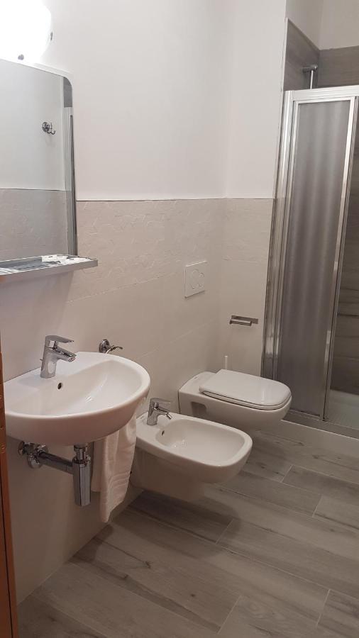 Albergo Paris ソットマリーナ エクステリア 写真